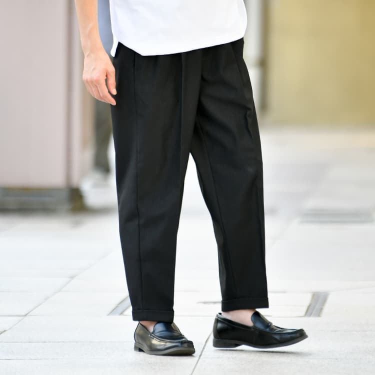 ワイドパンツでトレンドを掴むメンズコーデ 3つの着こなしのコツと上手な選び方 ワイドパンツでトレンドを掴むメンズコーデ 3つの着こなしのコツと上手な選び方 30代 40代 50代からのメンズファッション通販dcollection