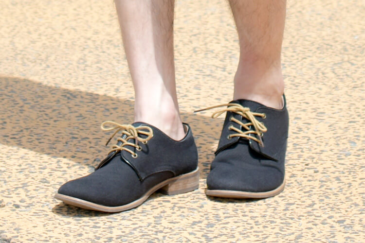 キャンバスシューズ