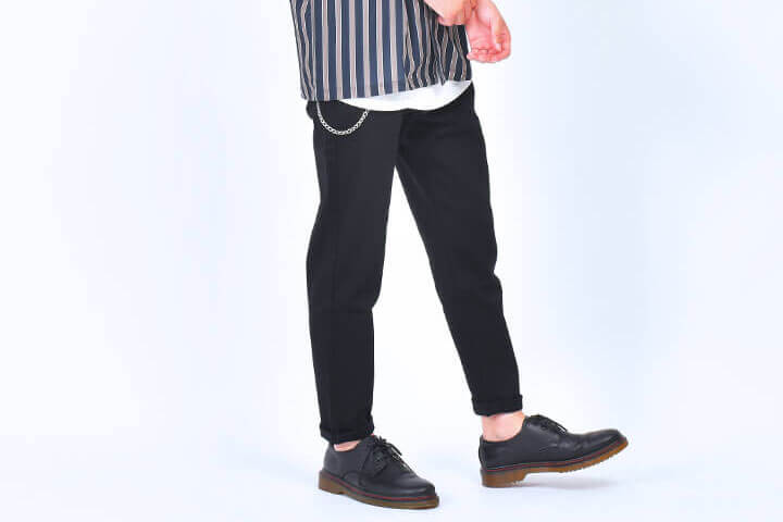 黒テーラードパンツ