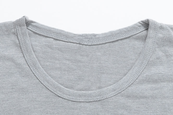 クルーネック・グレーTシャツ