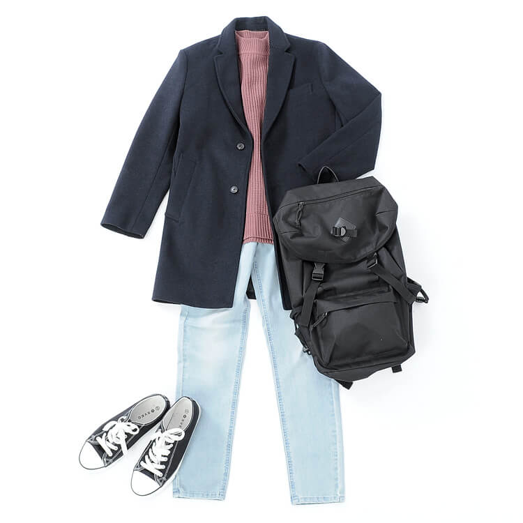 ネイビーチェスターに淡いブルージーンズを合わせたコーデ