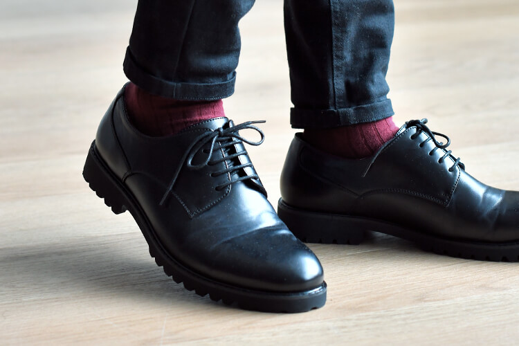 赤の靴下を差し色に使う