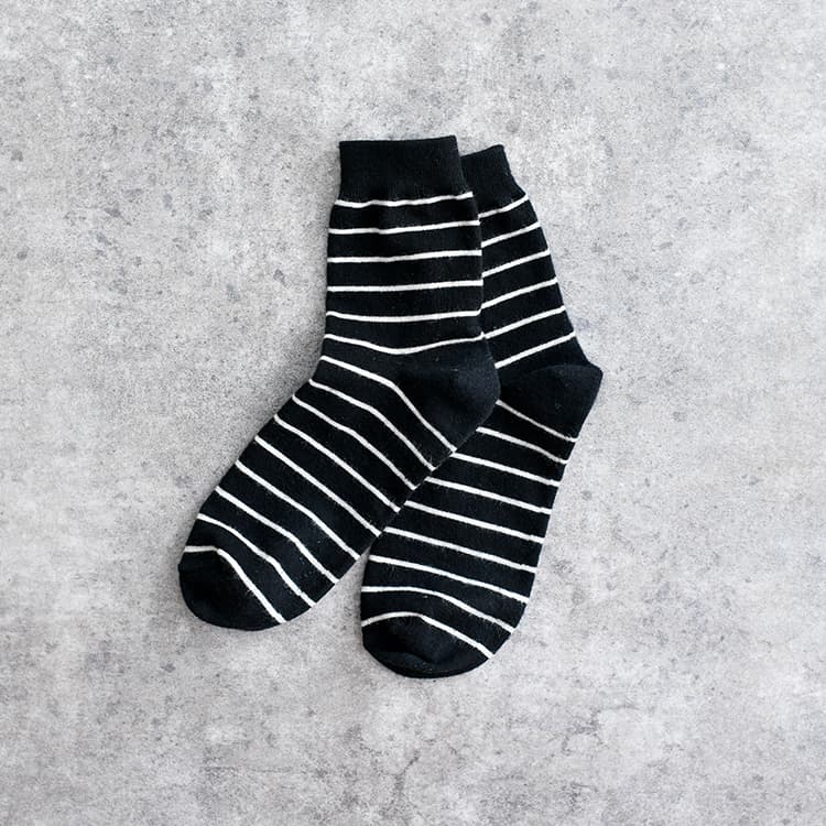 細ボーダーミドル丈ソックス 【返品交換不可】