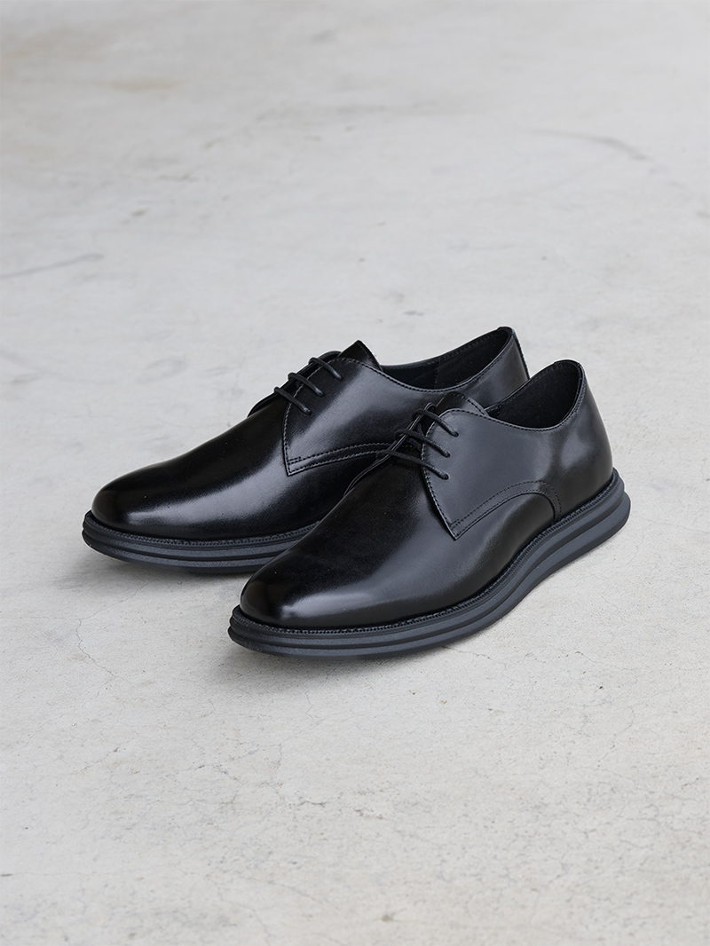 プレーントゥ ライトレザーシューズ