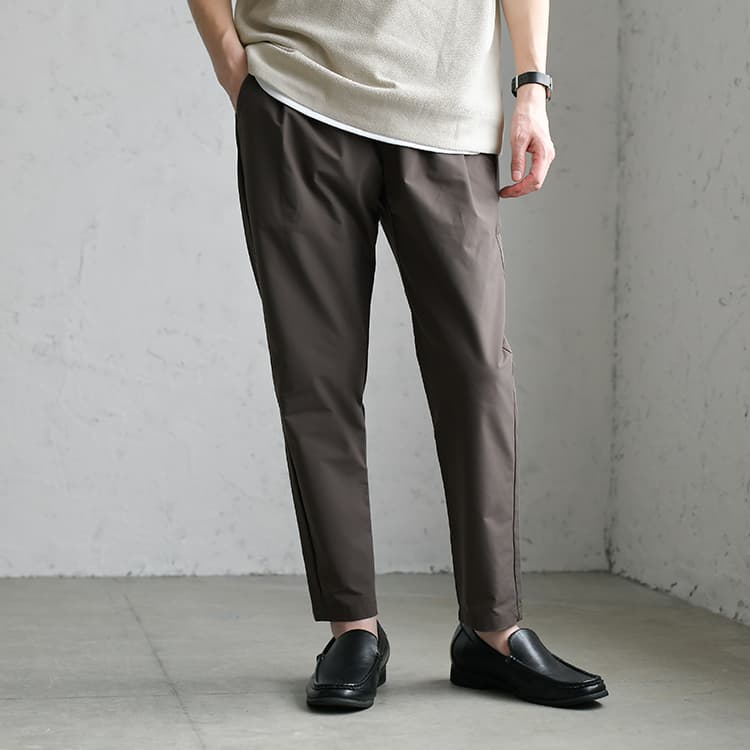 【テック素材 】まず最初に揃えるべきIt's moreテーパードパンツ