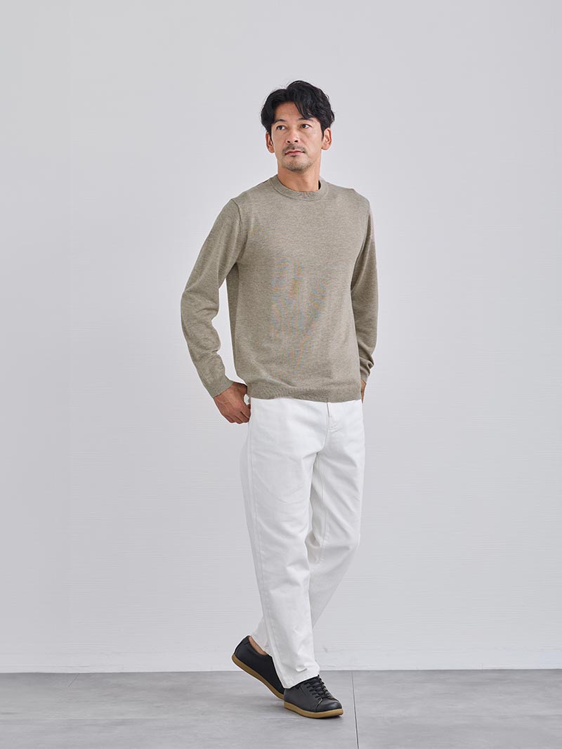 テーパードデニムパンツ（エクリュ）のコーディネート