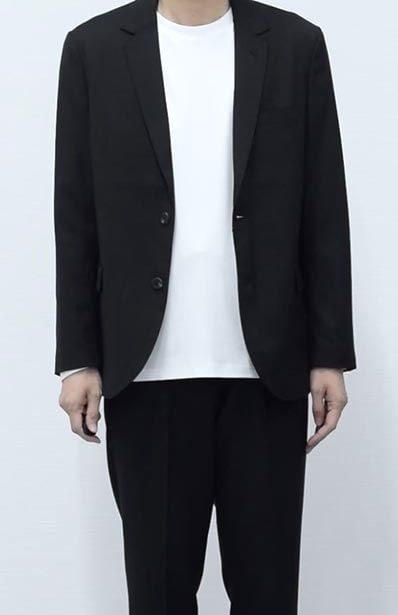 176cm・62kg の方が M を着用