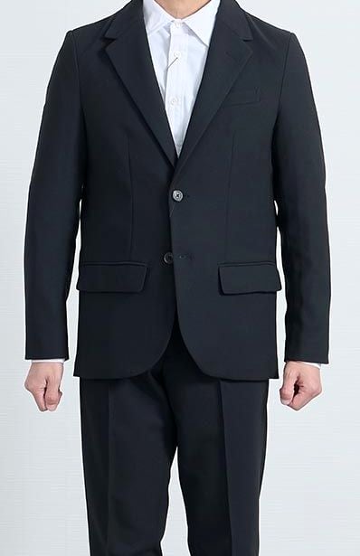 163cm・50kg の方が S を着用