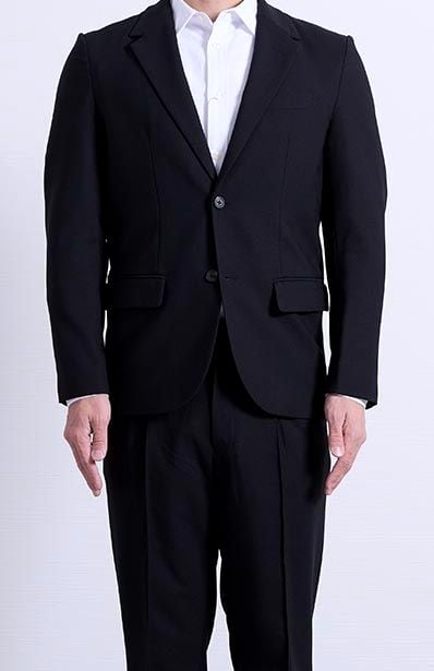 174cm・70kg の方が M を着用