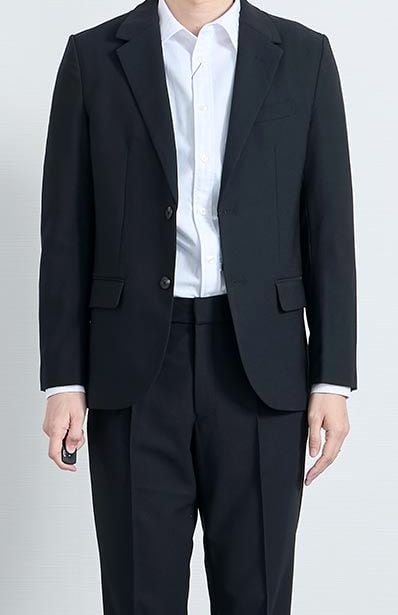 176cm・62kg の方が M を着用