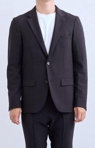 174cm・65kg の方が M を着用
