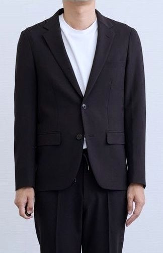 176cm・62kg の方が M を着用