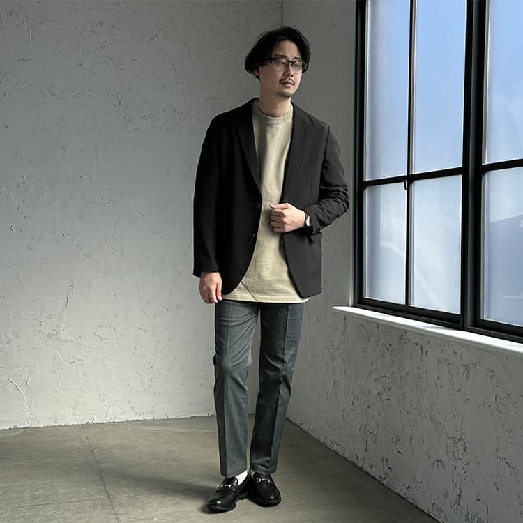 アースカラーのおすすめカーキコーデ