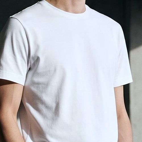 半袖Tシャツの首元の寄り