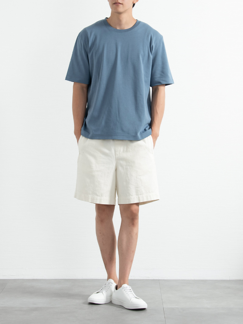 【コーデ比較】半袖のトップスを着手したハーフパンツコーデ