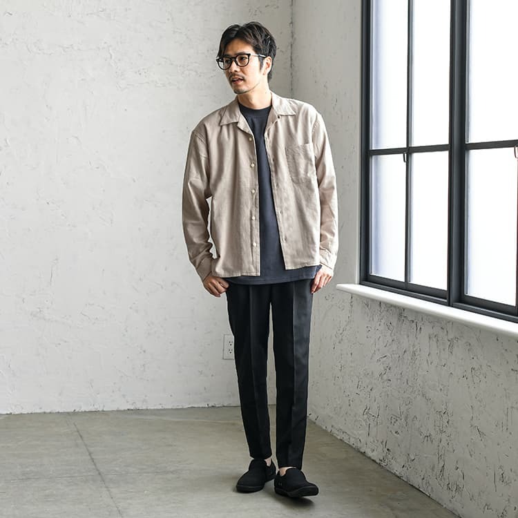 チャーミングさんに似合うベージュシャツのコーデ