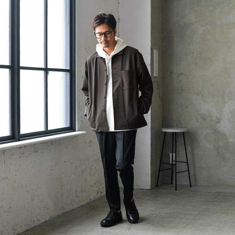 カジュアルでも落ち着いて見えるチャーミングさんコーデ