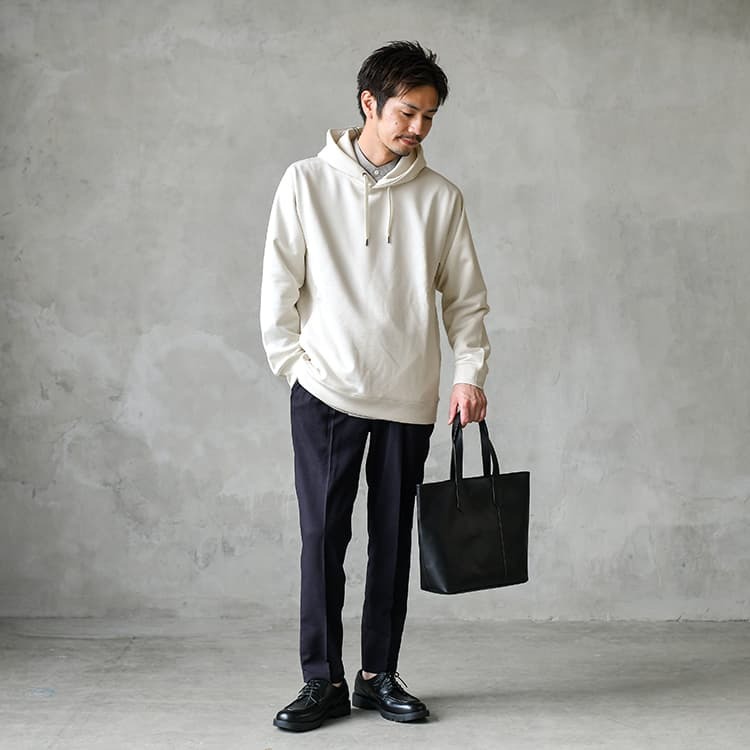 チャーミングさん必見！パーカーの大人カジュアルコーデ