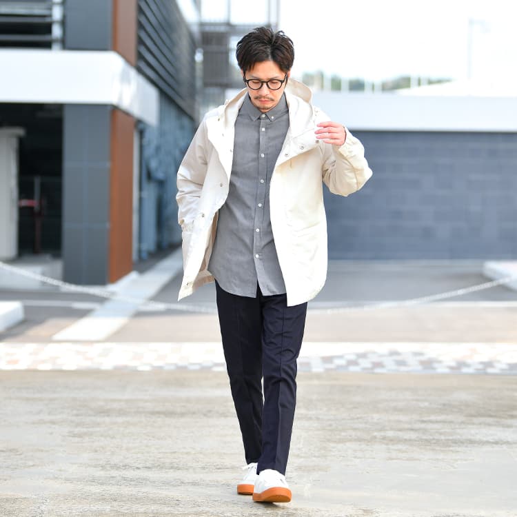 30代 40代メンズ必見 白パーカーを使ったおすすめコーデを紹介 お洒落に思われるためのコツとは 30代 40代メンズ必見 白パーカーの魅力とおすすめコーデを大公開 30代 40代 50代からのメンズファッション通販dcollection