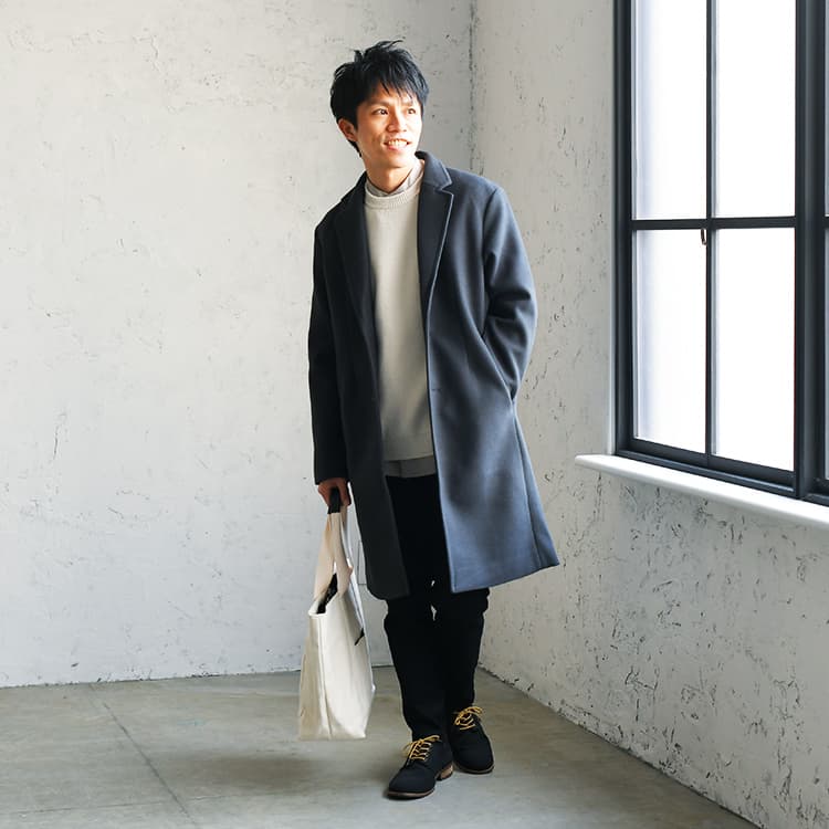 ニットとシャツの色合いがポイント！チャーミングさんのコートコーデ