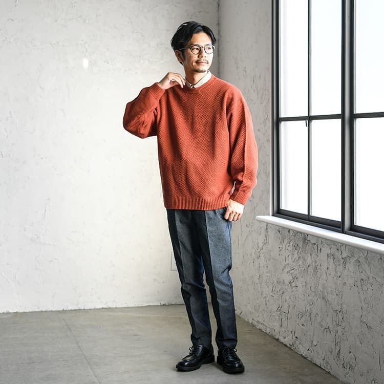 オシャレなデートスポットにぴったり！上級色合わせコーデ