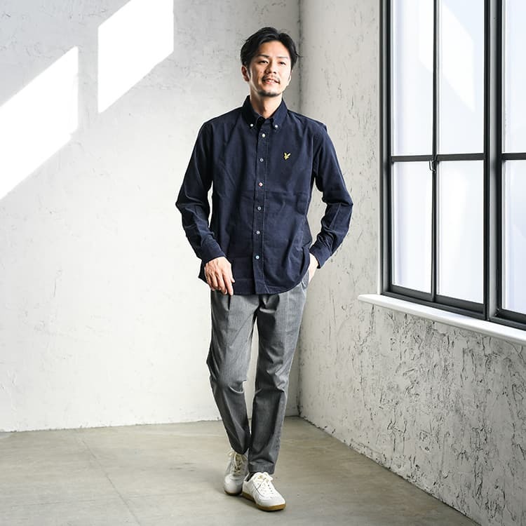 スニーカーがポイント！フレッシュさんに似合うシャツコーデ