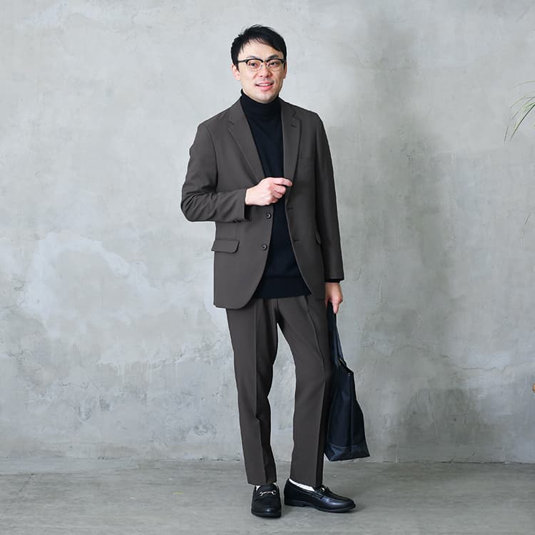 ブラウンの有彩色を活かす大人のオフィススタイル