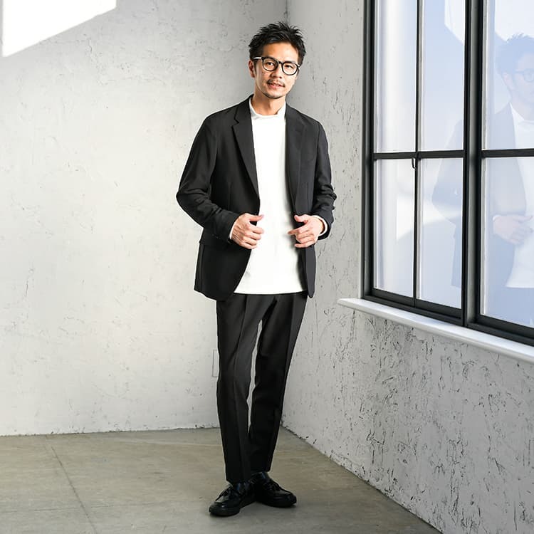 モノトーンがスマート！オフィスカジュアルコーデ