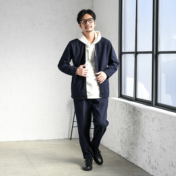 カジュアルなパーカーが見違える！デートコーデ