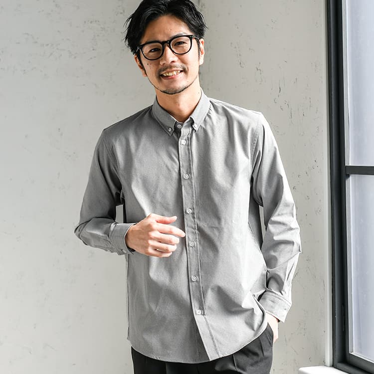 グレーのオックスフォードシャツ
