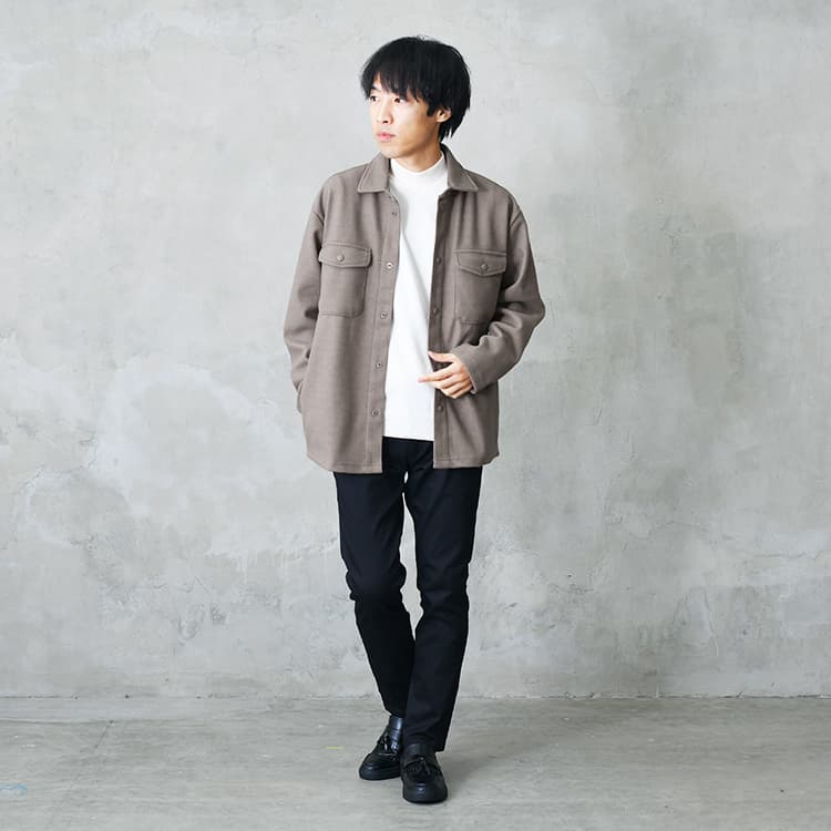 カフェデートにおすすめのシンプルコーデ