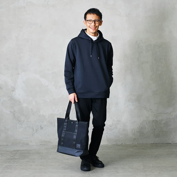 万能トップス！パーカーでキレイめコーデをちょっとカジュアルに！