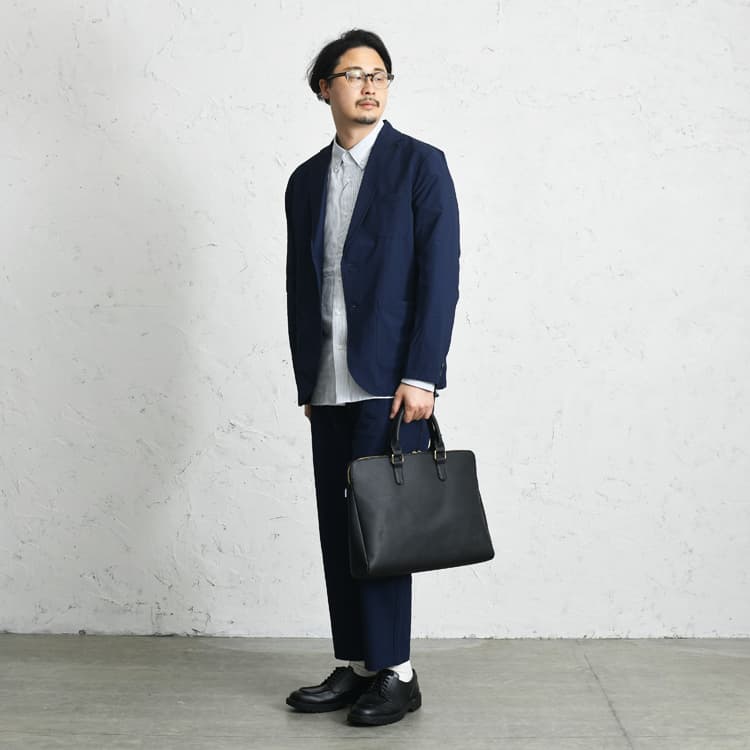 【爽やかスタイル】決めすぎないオフィスカジュアルならコレ！