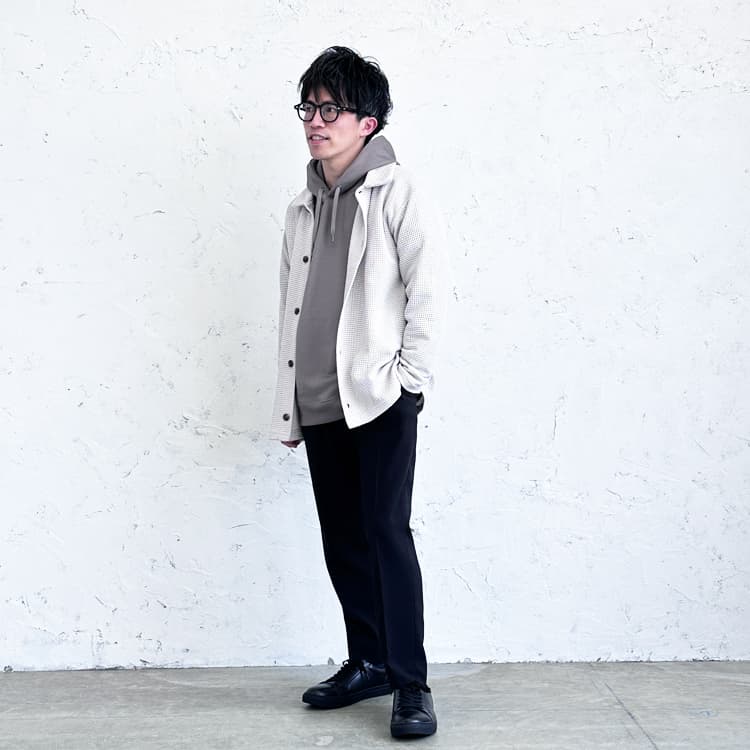 【低身長さん向け】パーカー×ジャケットを合わせた大人カジュアルコーデ