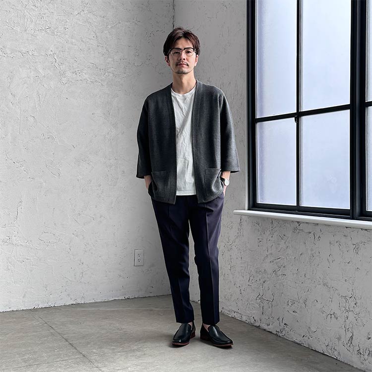 カラーパンツで作るメンズコーデのコツ。大人っぽく着こなすためのポイント