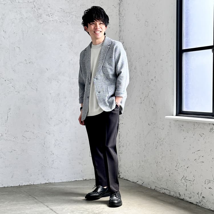 【好感度バツグン】春の爽やかモノトーン！オフィカジコーデ