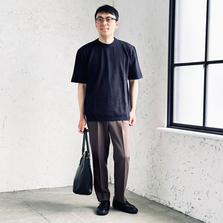 【好感度No.1】ブラウン×ネイビーの技あり配色で魅せる！初夏のオフィカジコーデ