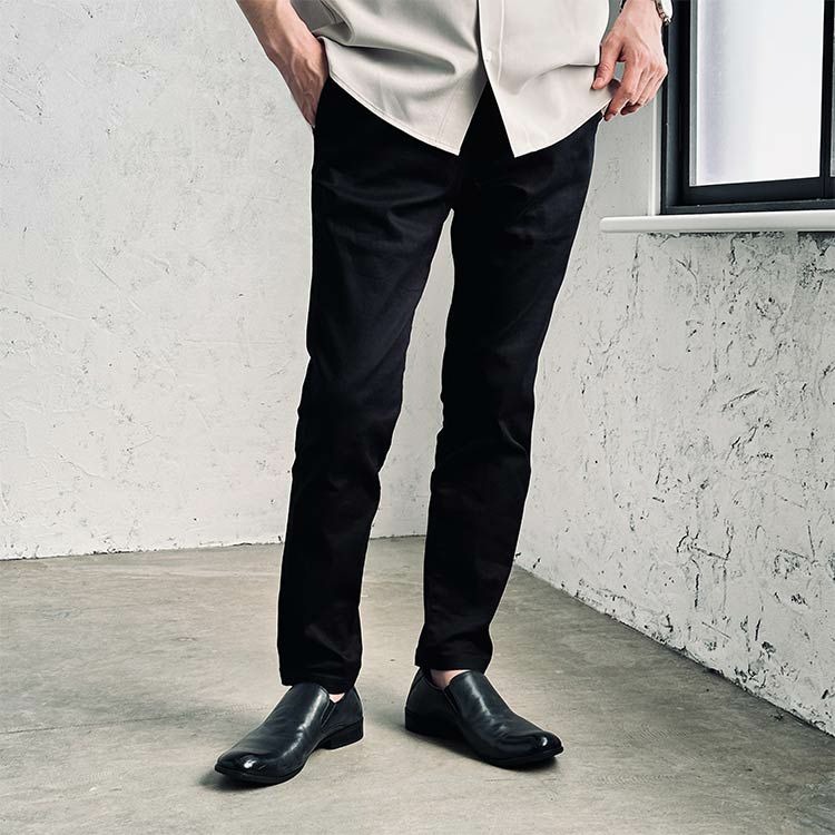 黒スキニーパンツ