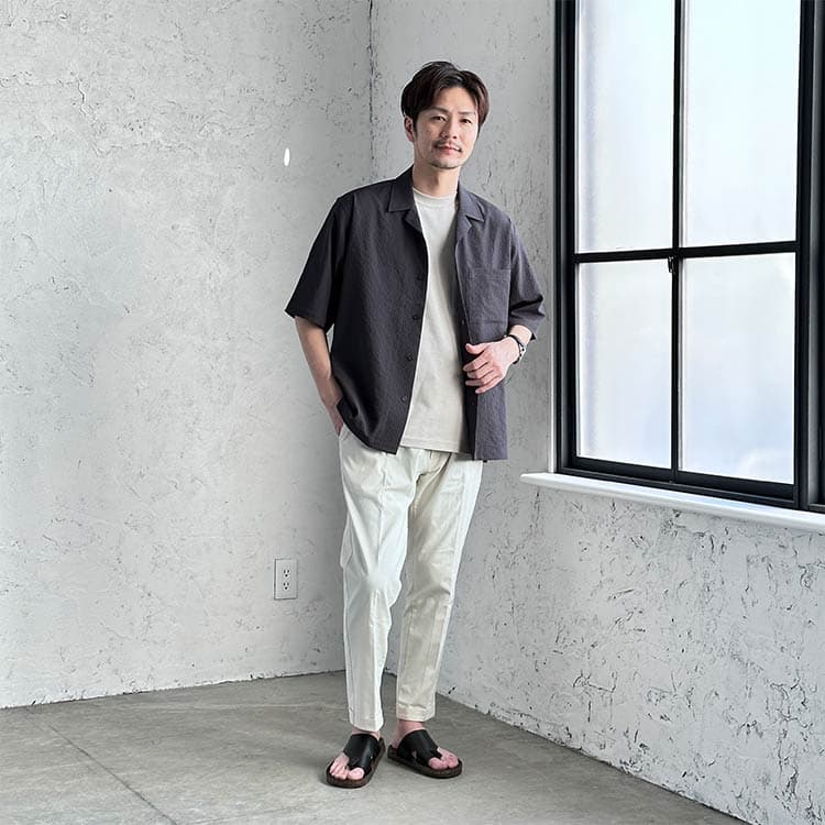 開襟シャツで作る大人のリラックススタイル