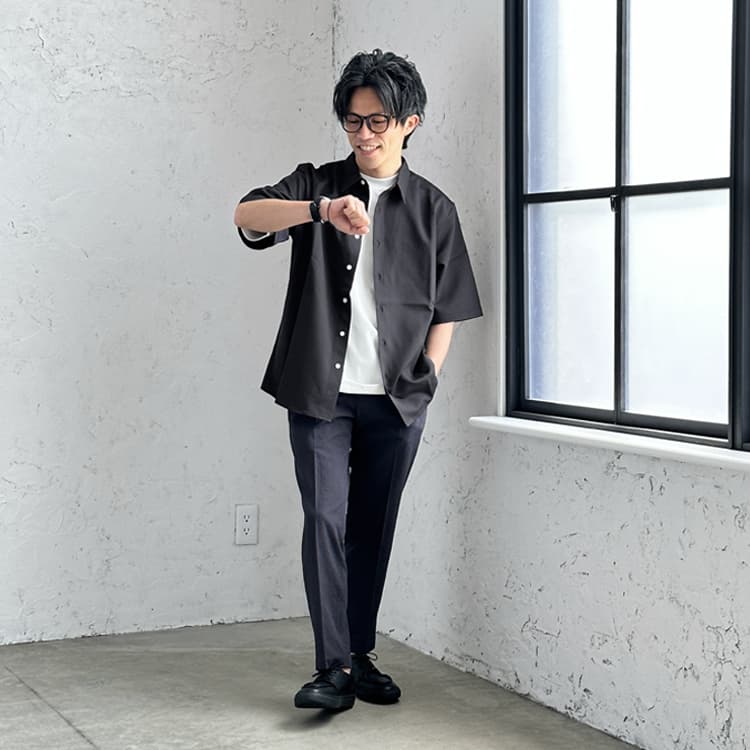 美術館デートに行くときに適したメンズの服装