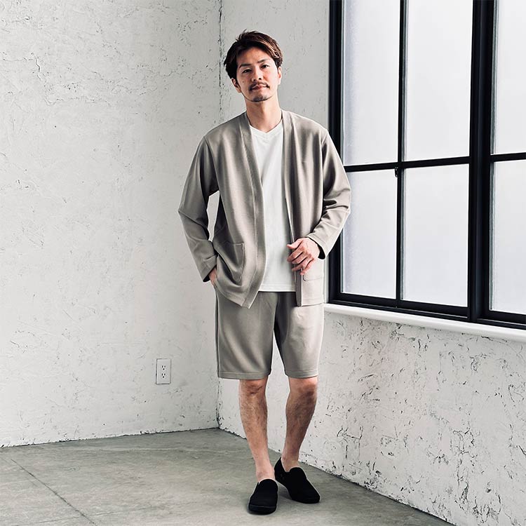 メンズにおすすめの夏の無地コーデ