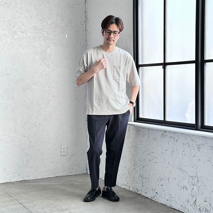 美術館デートに行くときに適したメンズの服装