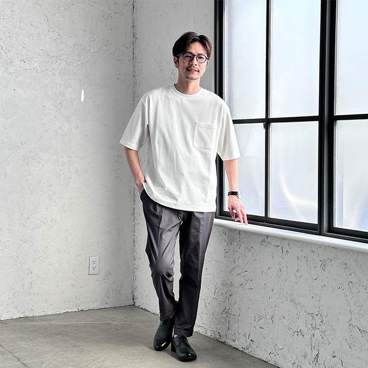 Tシャツも上品に着こなす！夏の大人スタイル