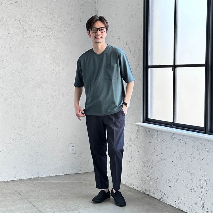 ブルーグリーンが映える大人のカジュアルコーデ♪