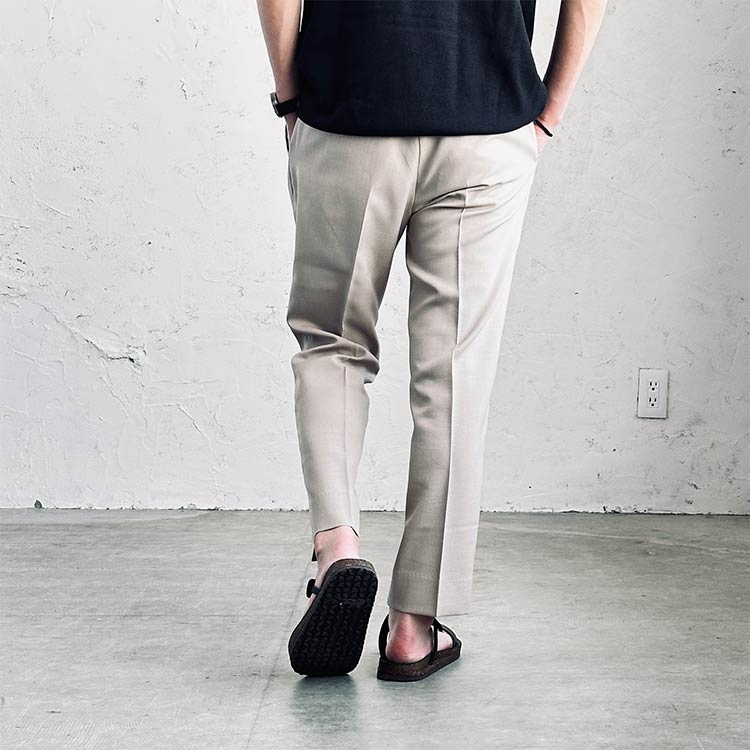 シンプルなサンダル