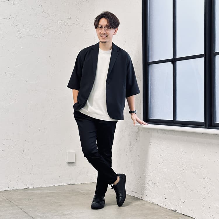 〈大人の余裕が感じられる〉夏のモノトーンコーデ