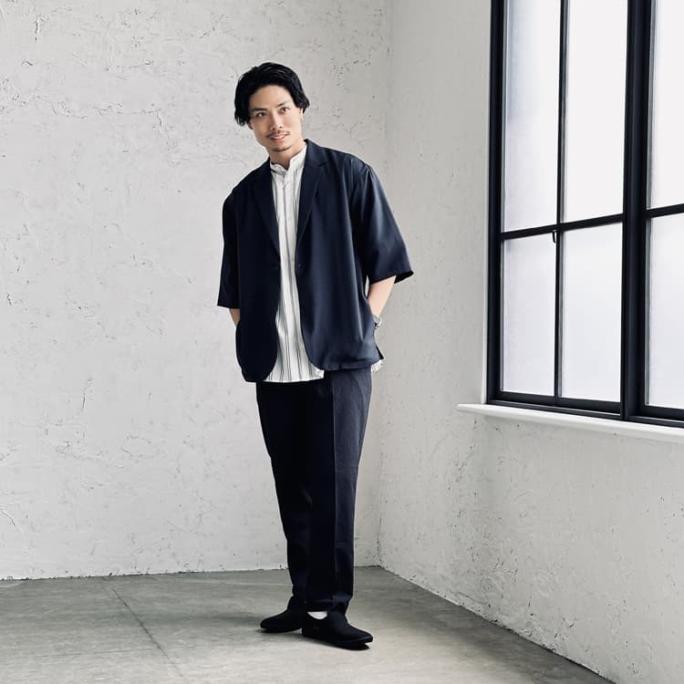 カジュアル素材で作る！大人のキレイめカジュアルコーデ