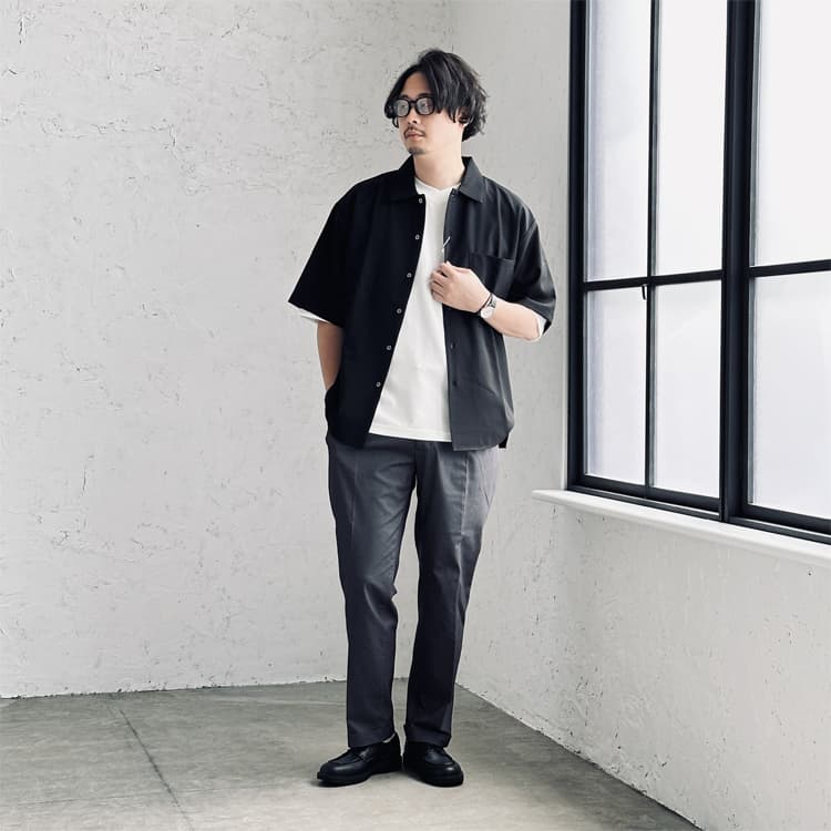 夏素材で作る、夏のモノトーンコーデ