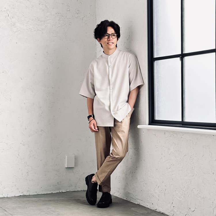 Iラインを意識したワントーンコーデで、スタイルアップ効果