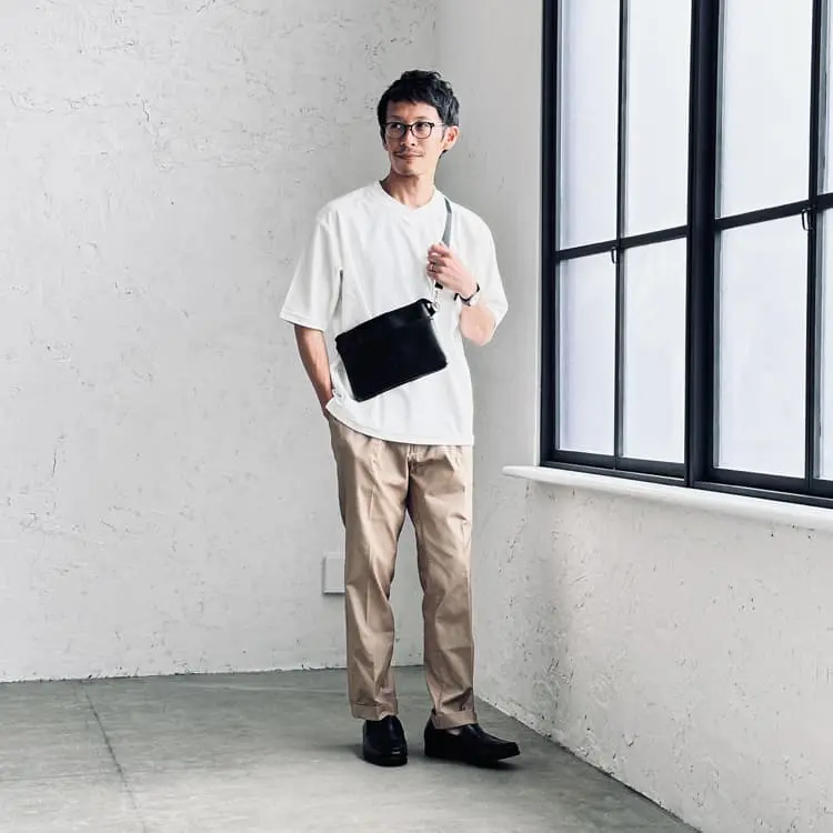メンズ必見！ベージュチノパンのオシャレな着こなし術とコーディネート